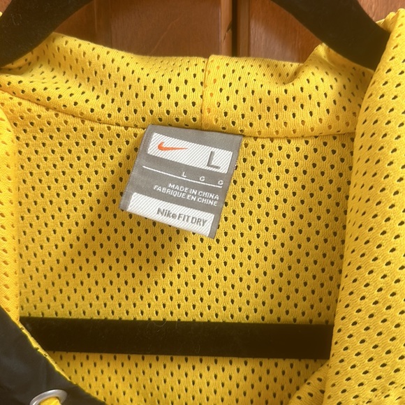 Retro NIKE Livestrong Black/Yellow Hooded NikeFit 1/4 Zip Windbreaker Size L - Picture 3 of 9